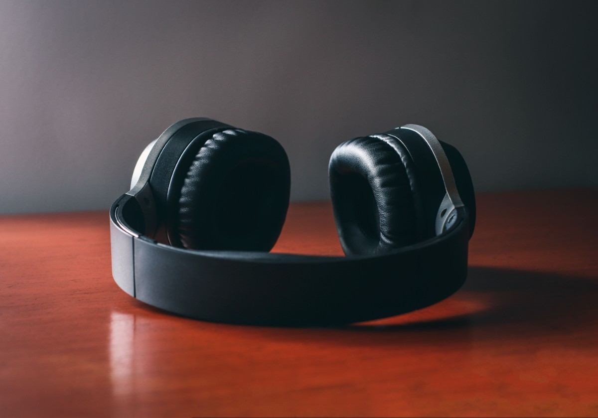 Best Headphones Guide: Types, Features & Buyer’s Tips (2026)